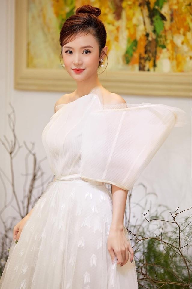 Phong cach nu tinh cua Midu anh 4