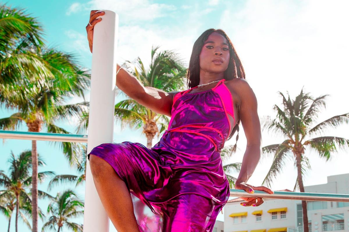 Chromat hop tac voi Reebok ra mat BST Thu Dong 2019 hinh anh