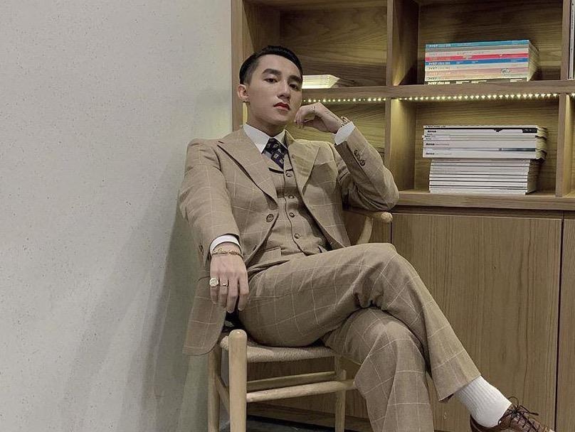 Son Tung M-TP mac suit nhu quy ong, Isaac dien do don gian o Hoi An hinh anh