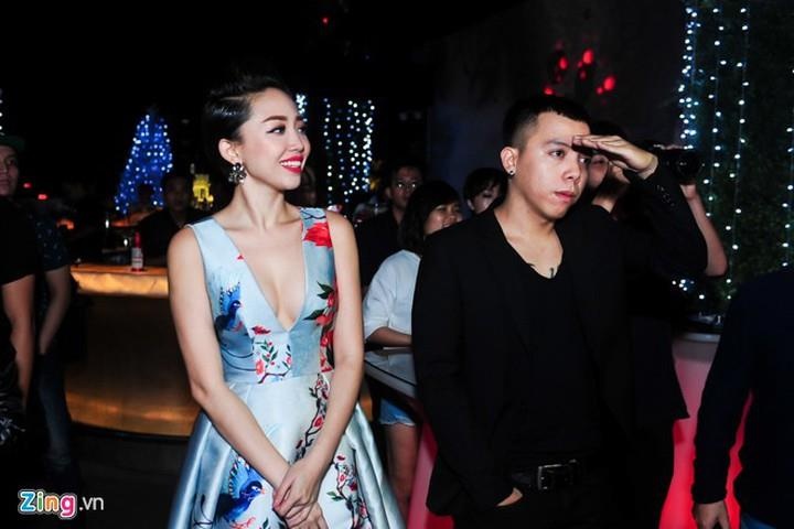 Toc Tien mac do dong dieu voi Hoang Touliver anh 2