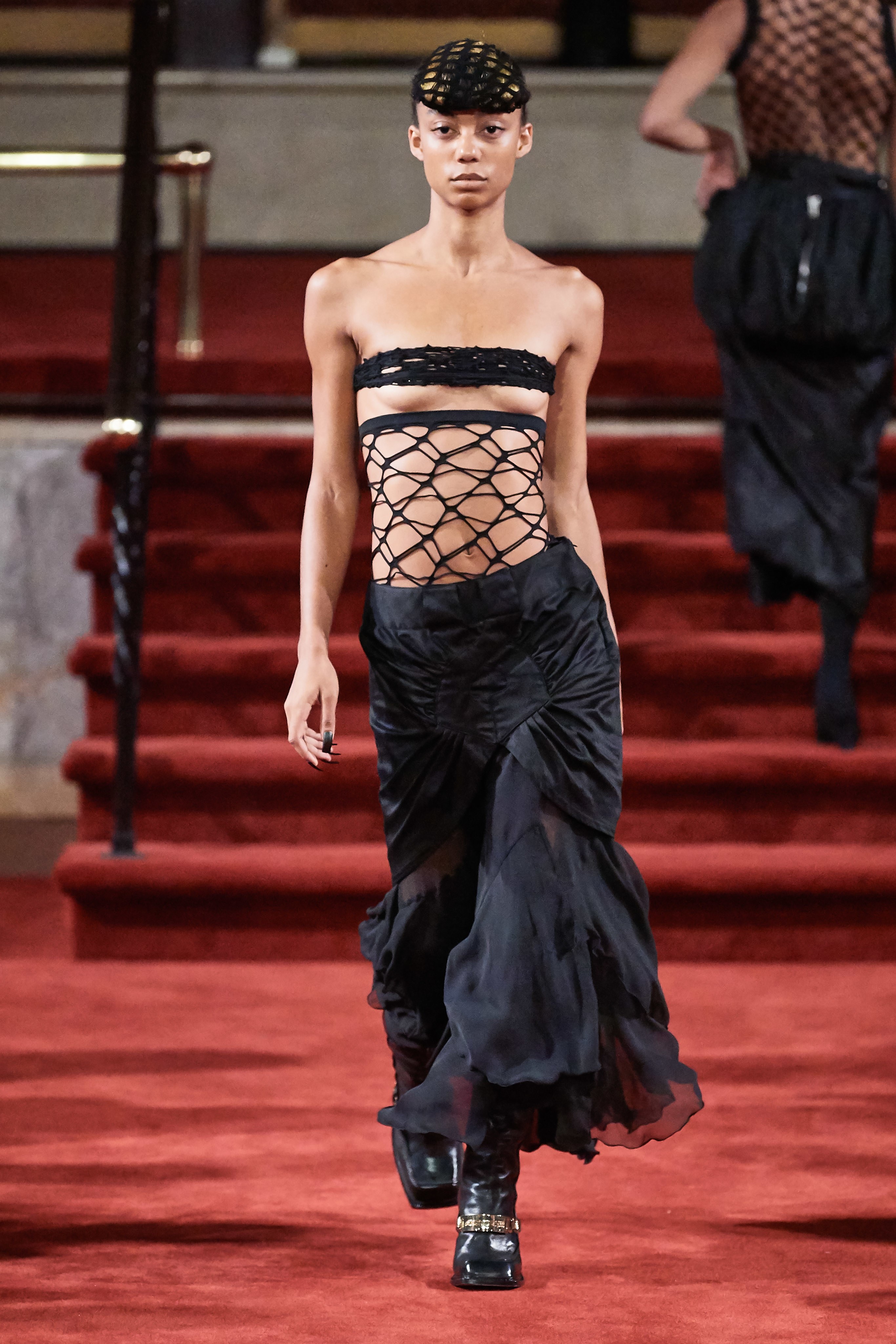 Nguoi mau mac do khoe nguc anh 5