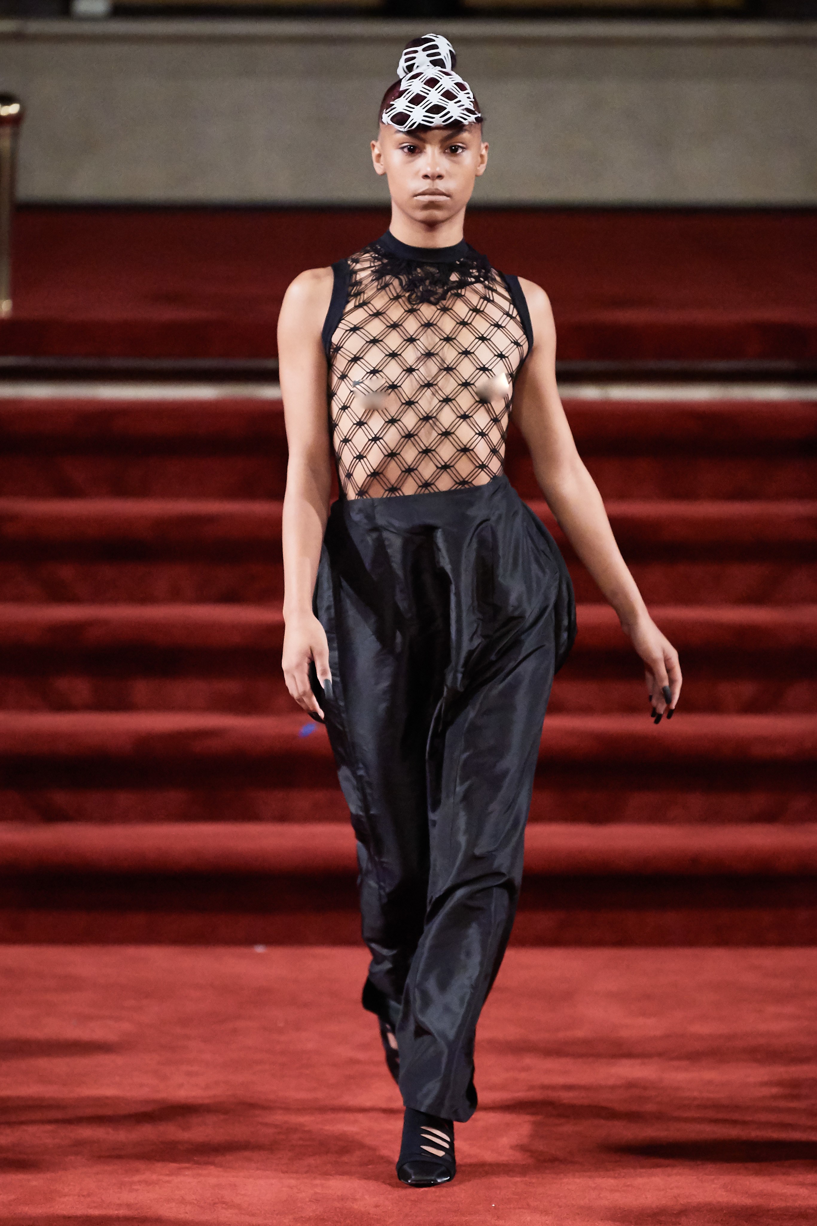 Nguoi mau mac do khoe nguc anh 6