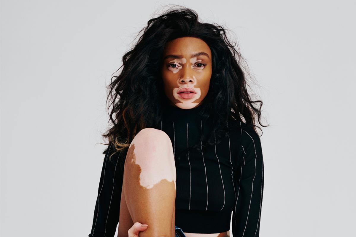 Nguoi mau bach bien quyen ru trong thuoc phim thoi trang hinh anh