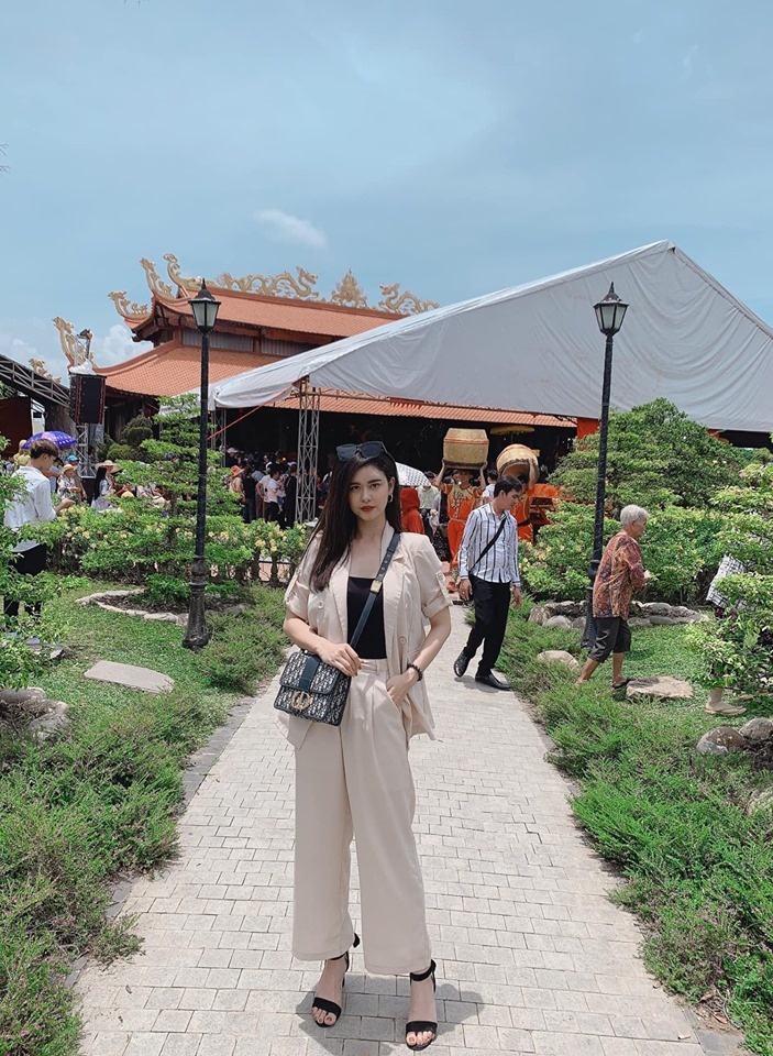 Sao Viet chuong tui xach Dior anh 4