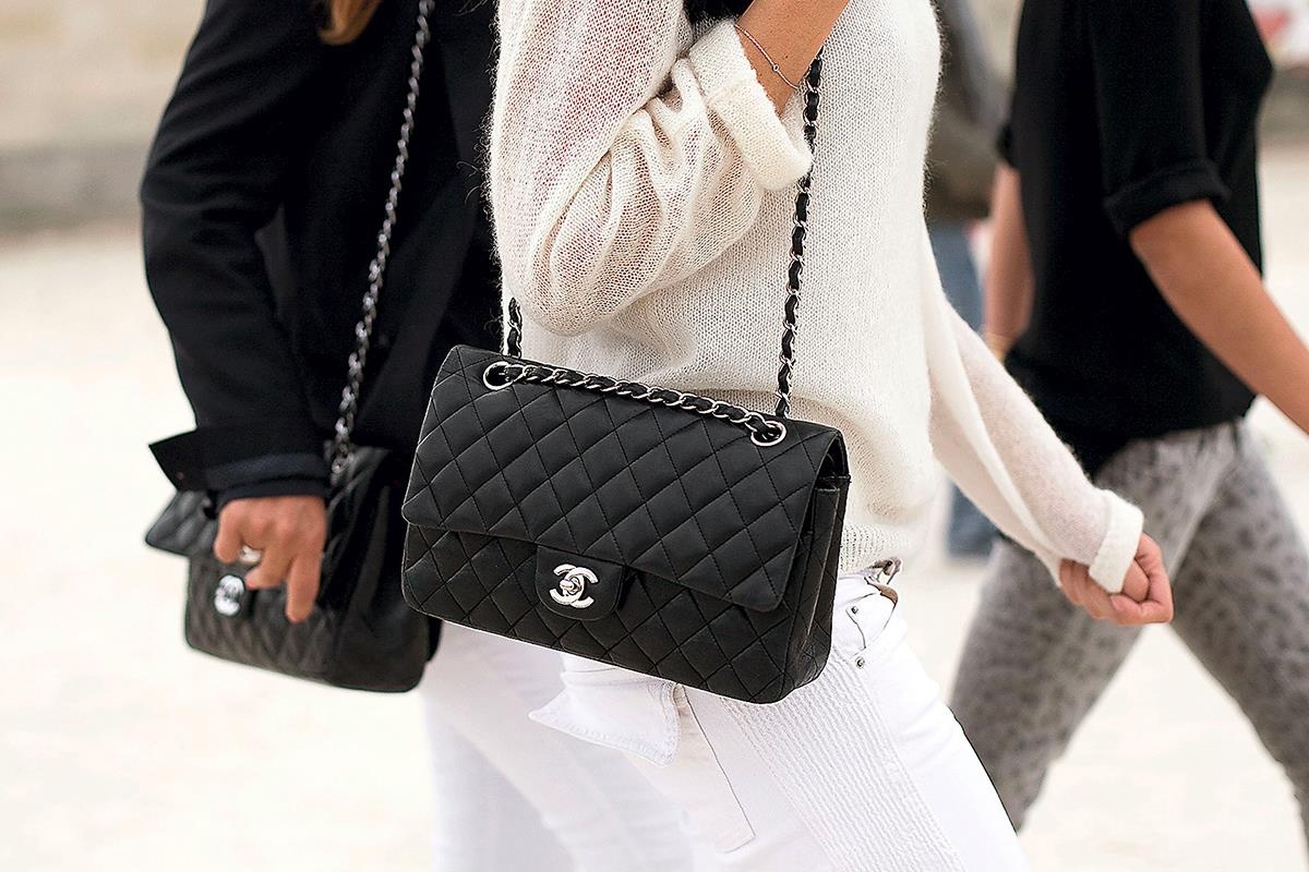 Lam the nao de phan biet hang hieu that va gia hinh anh