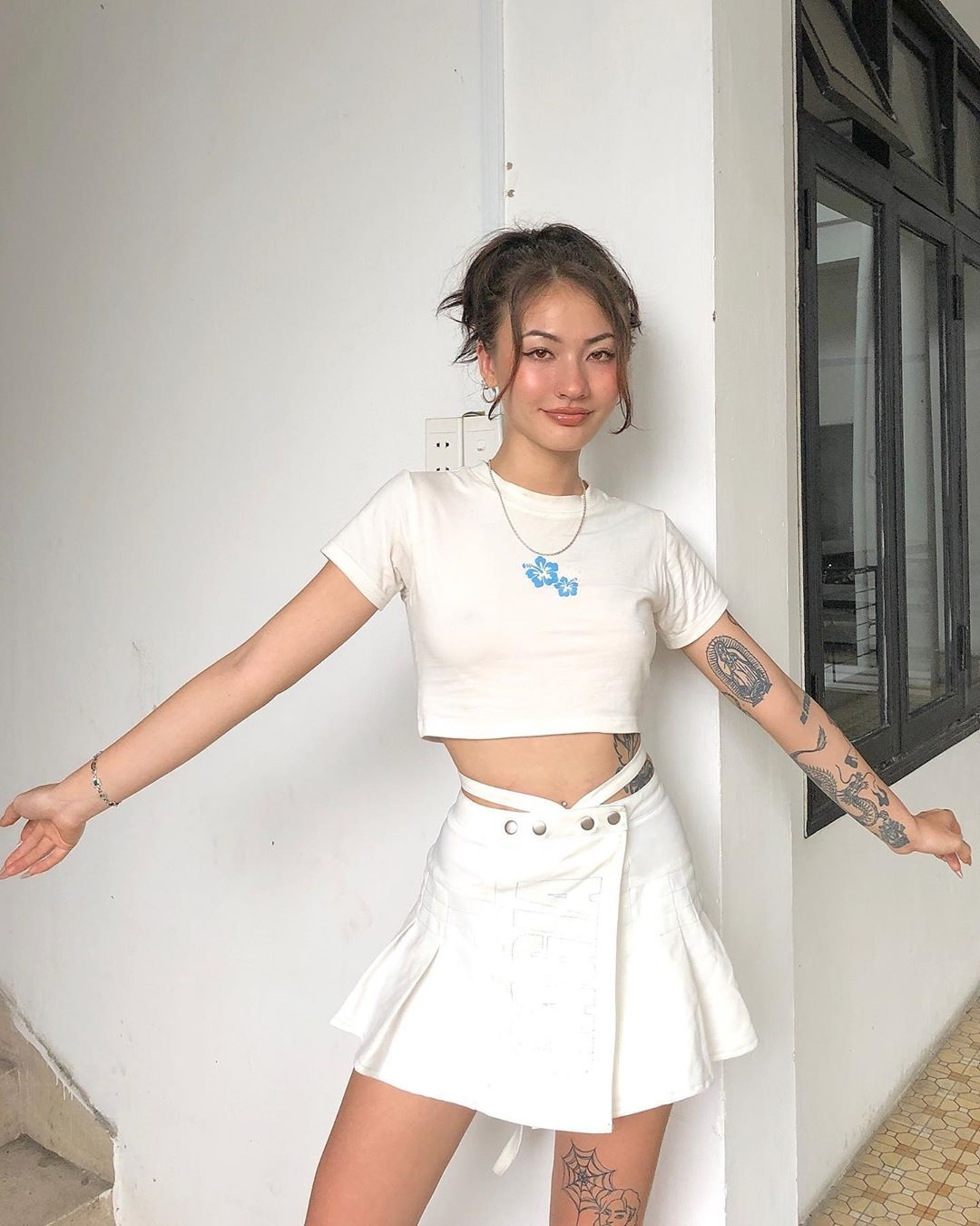 Chi Pu lang xe xu huong mac quan ho khuy anh 9