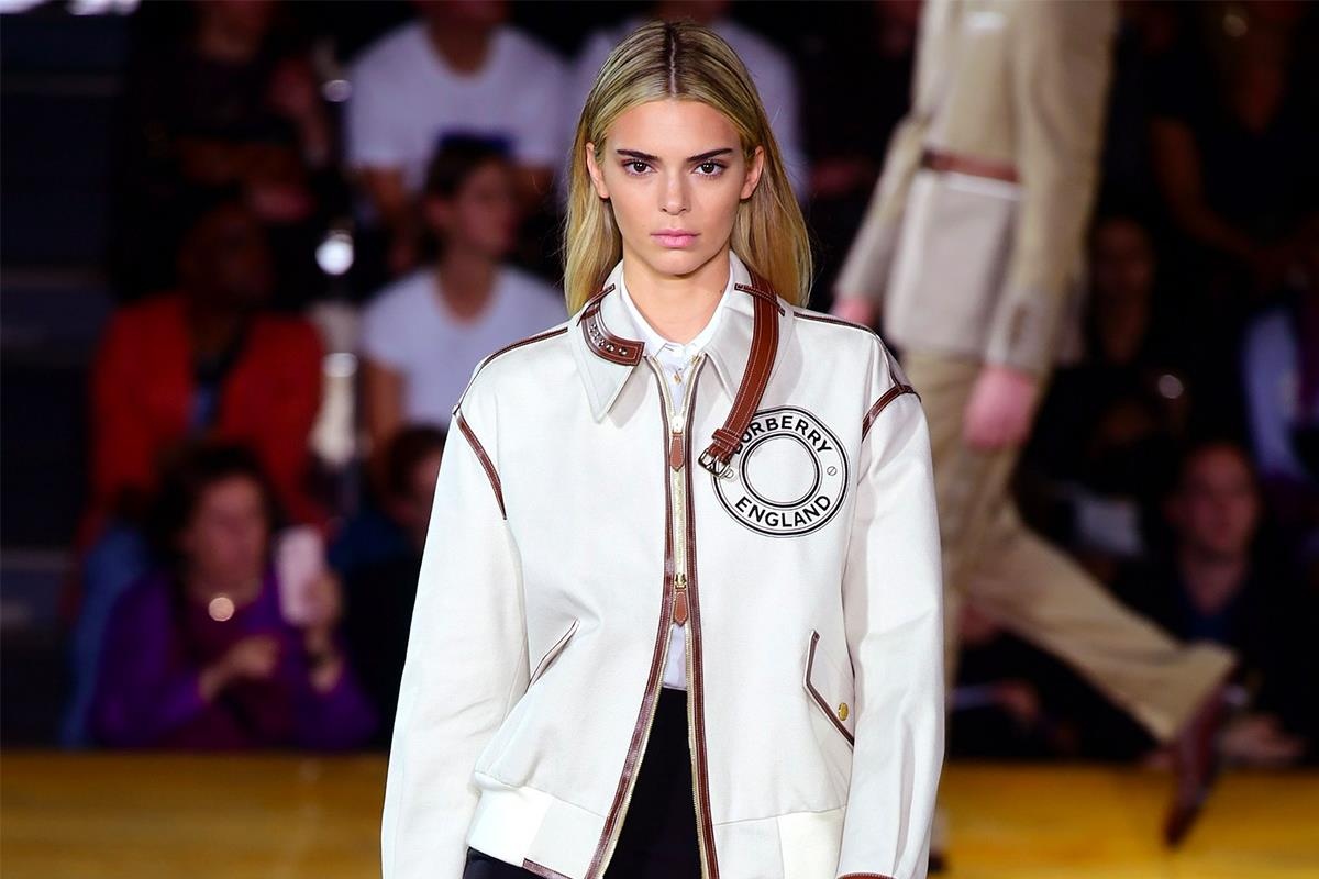 Sau scandal ken chon show, Kendall Jenner tro lai voi dien mao khac la hinh anh