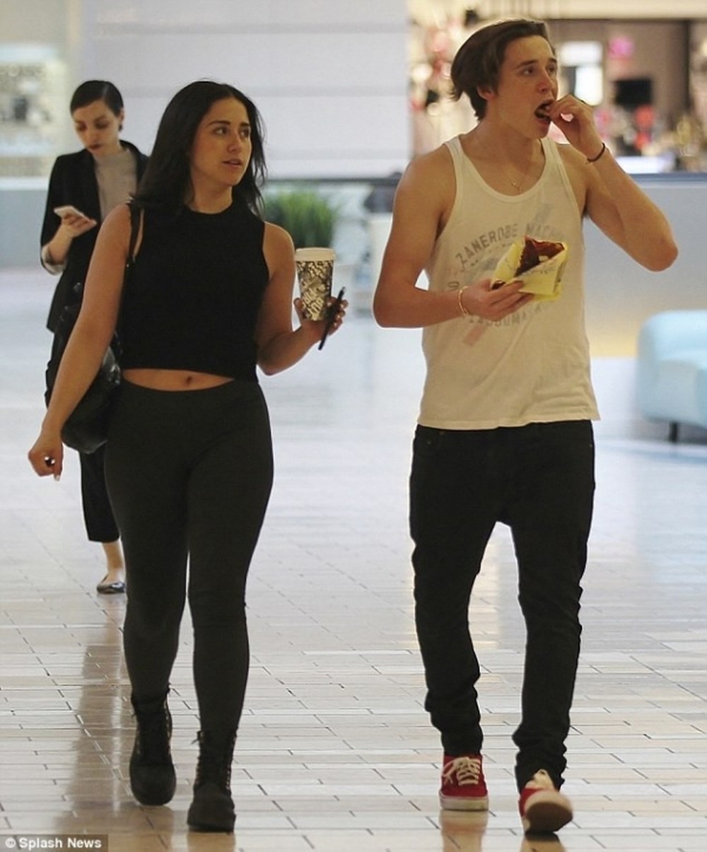 Brooklyn Beckham mac do luom thuom anh 5