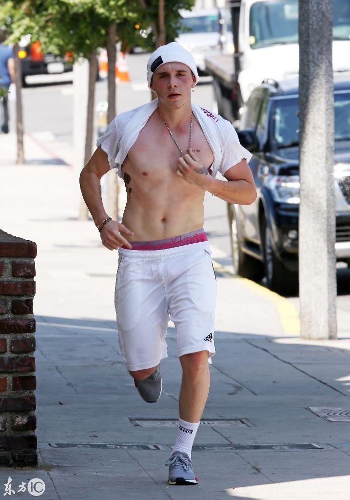 Brooklyn Beckham mac do luom thuom anh 6