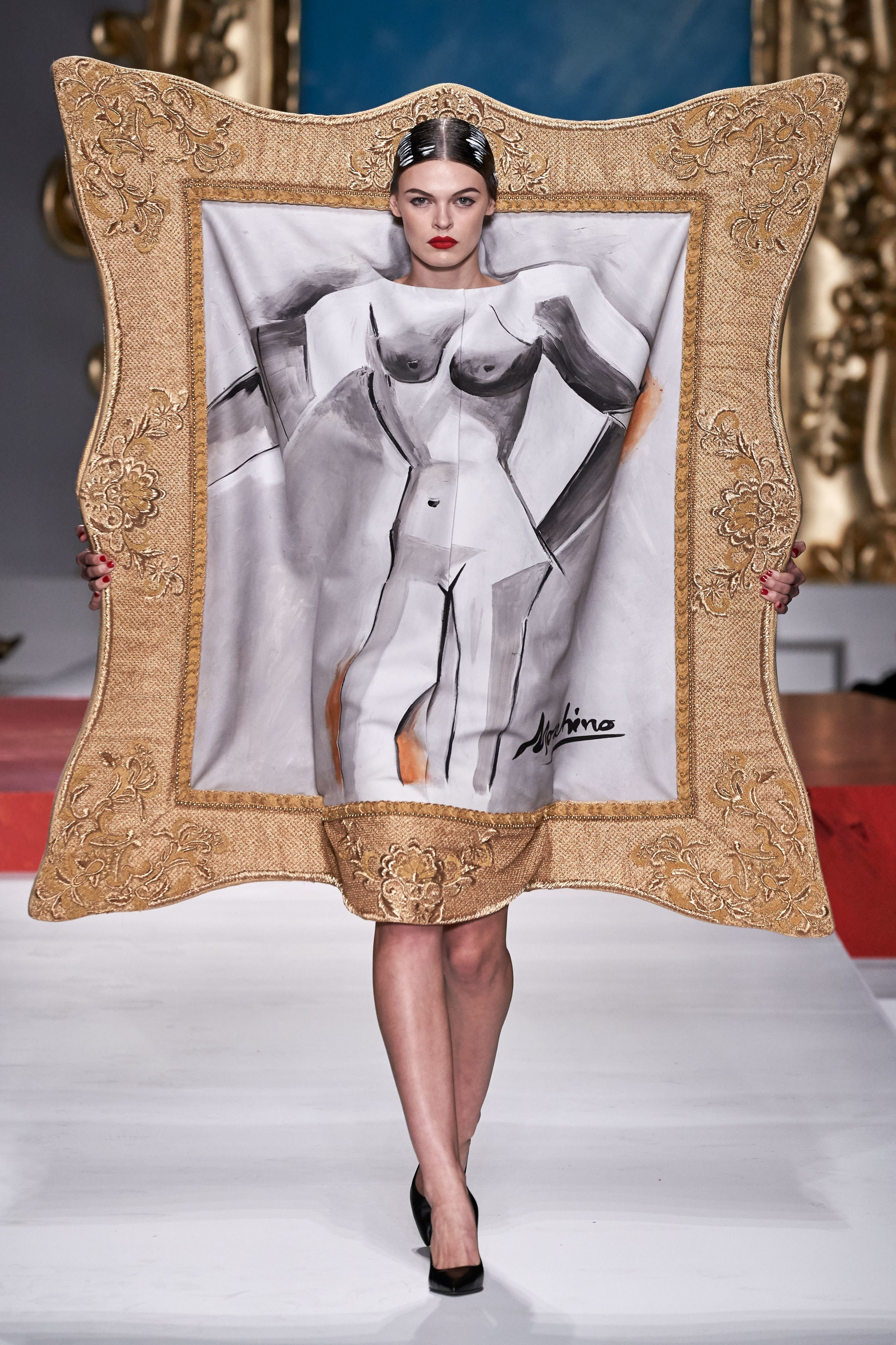 Show dien thoi trang Moschino anh 2