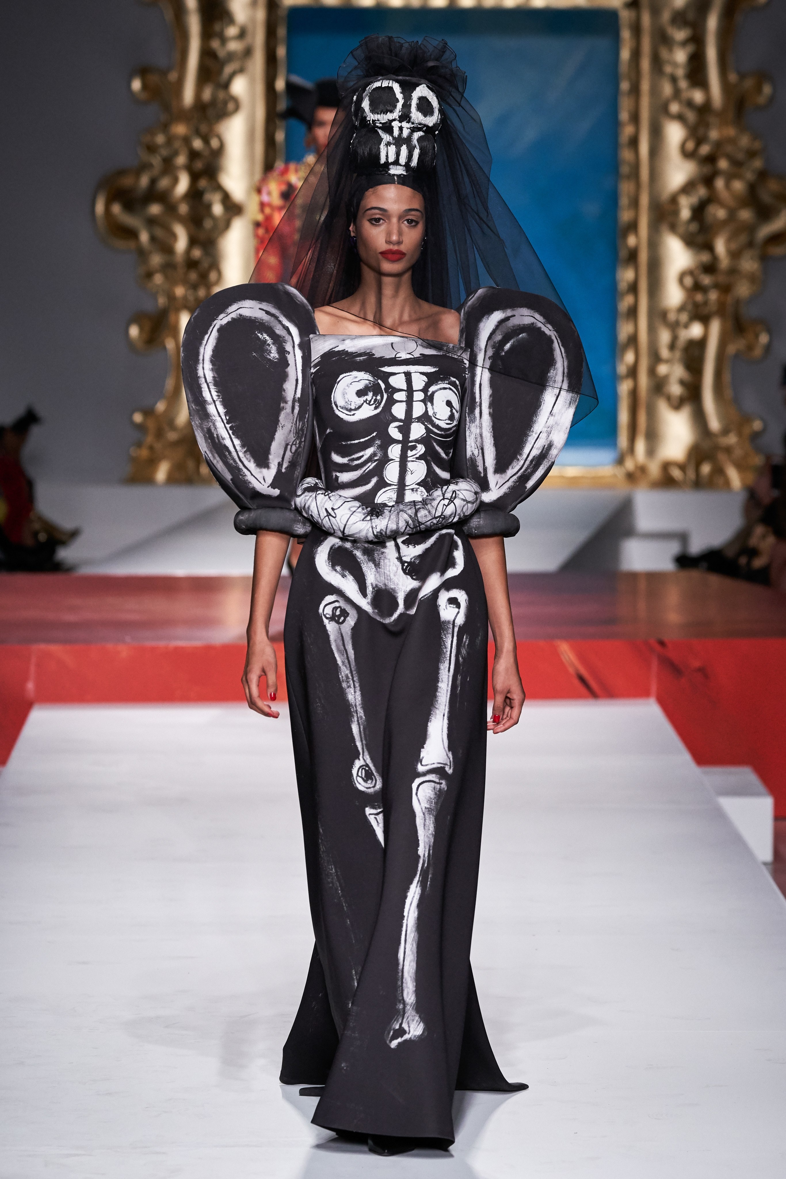 Show dien thoi trang Moschino anh 3