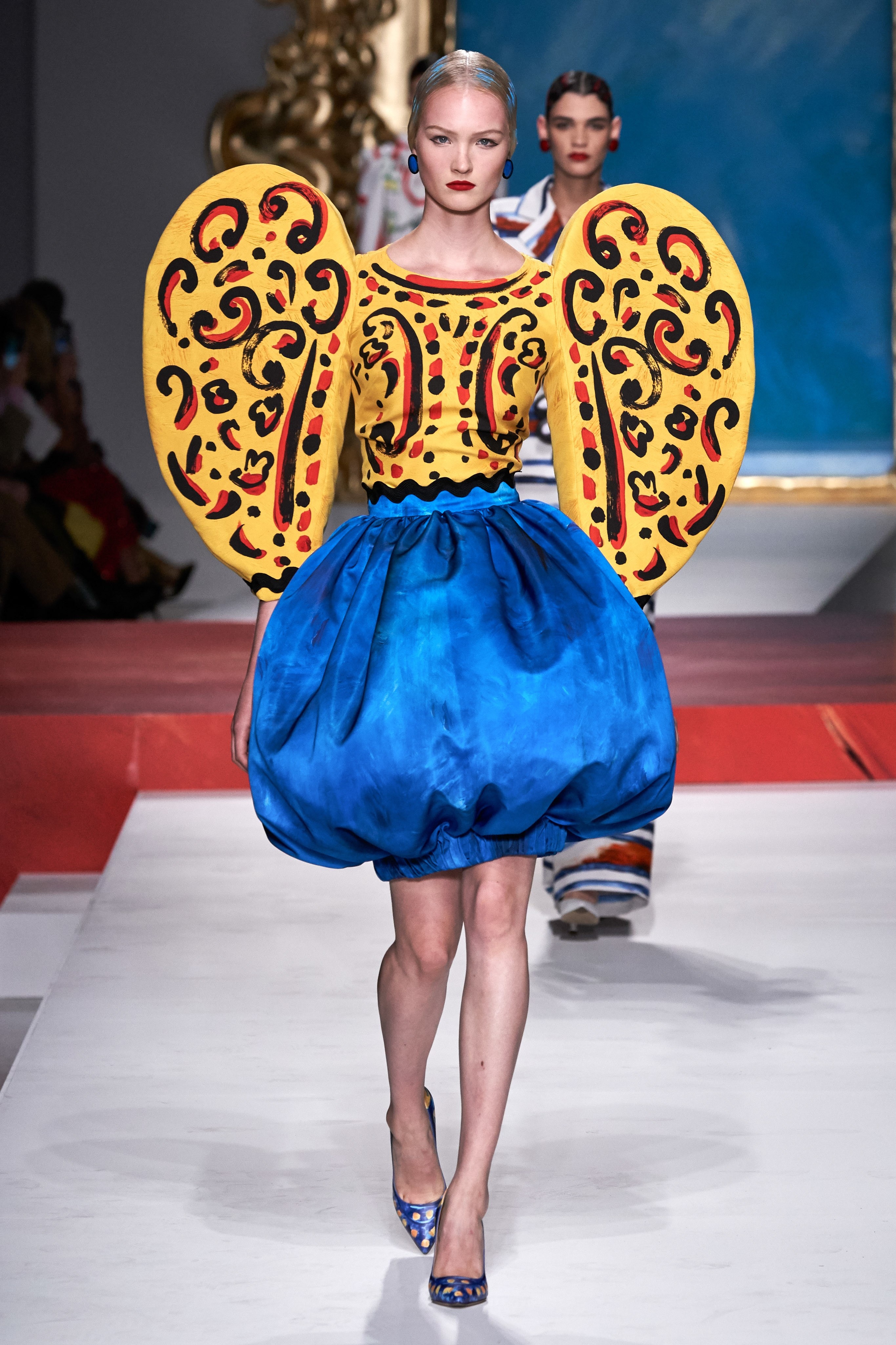 Show dien thoi trang Moschino anh 7