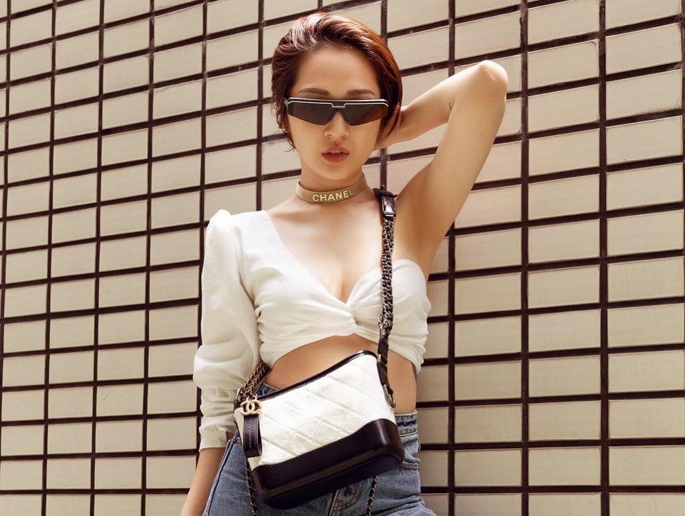 Bao Anh hang ngay chuong do bo sat, ho nhieu khoe than hinh sexy hinh anh