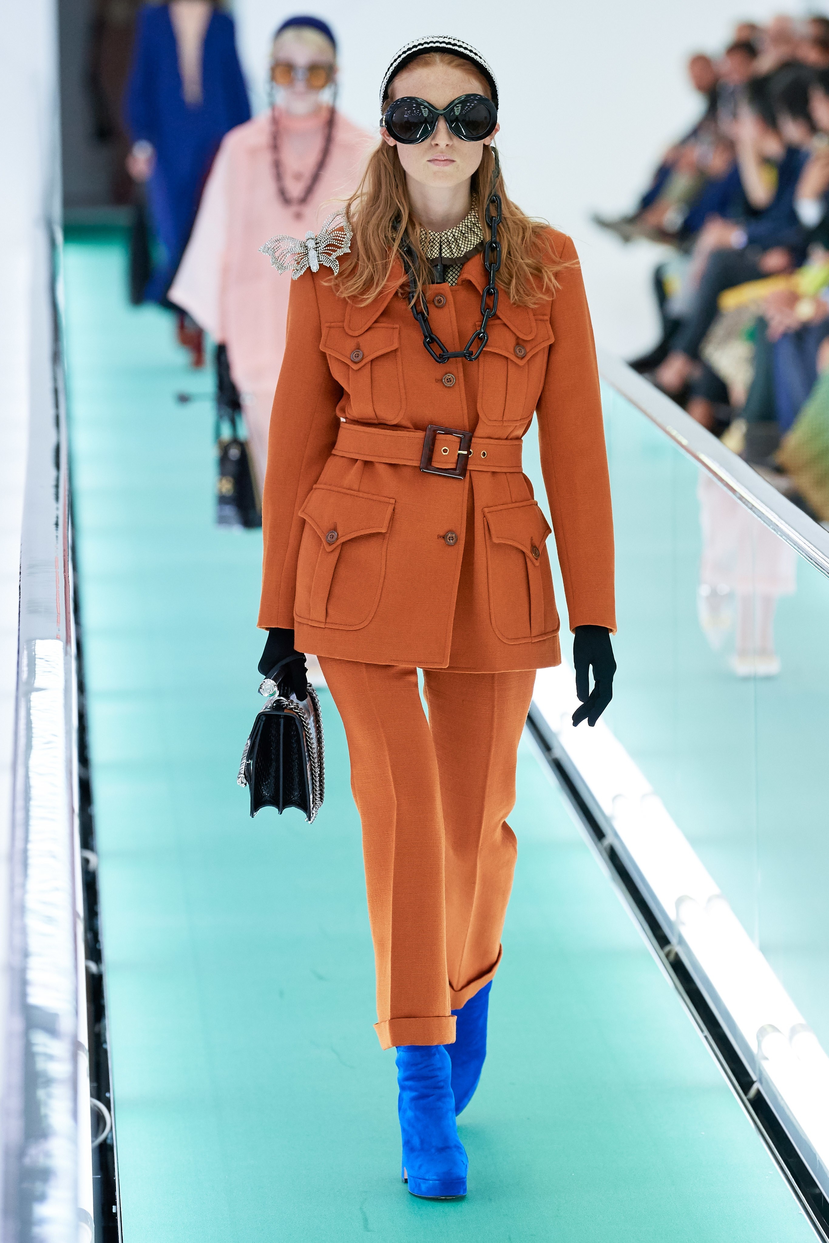 mau de nguc tran trong show Gucci anh 5