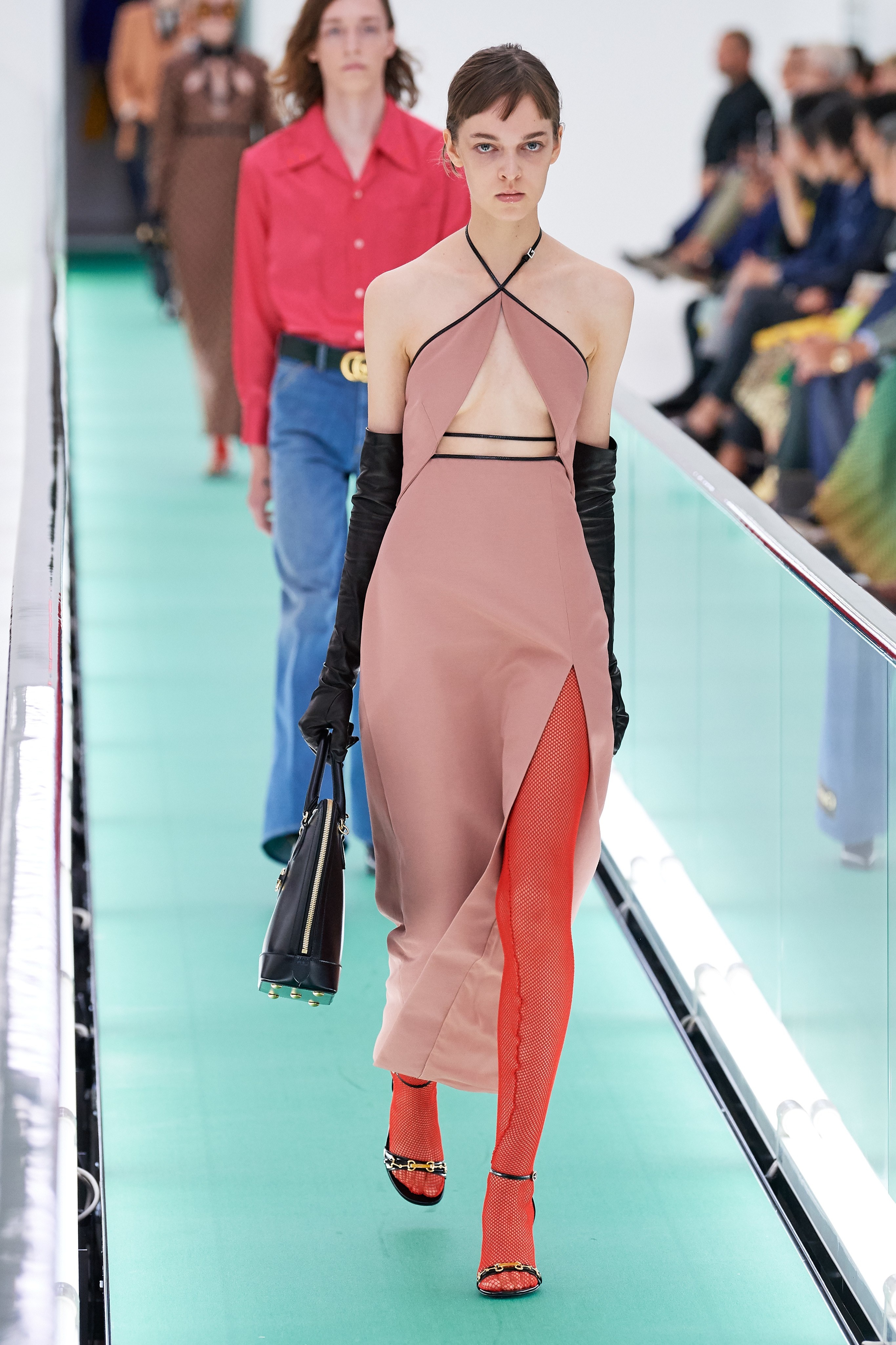 mau de nguc tran trong show Gucci anh 6