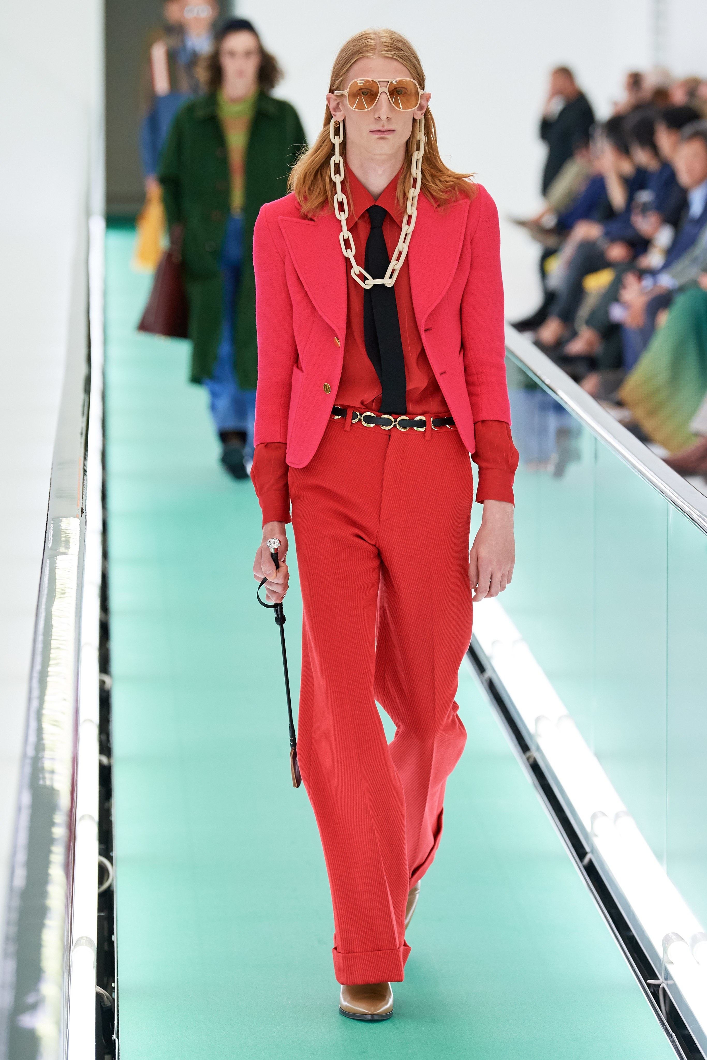 mau de nguc tran trong show Gucci anh 8