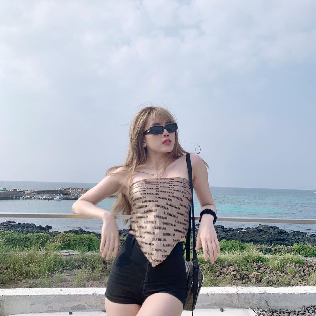 Thieu Bao Tram dien do hang hieu anh 4