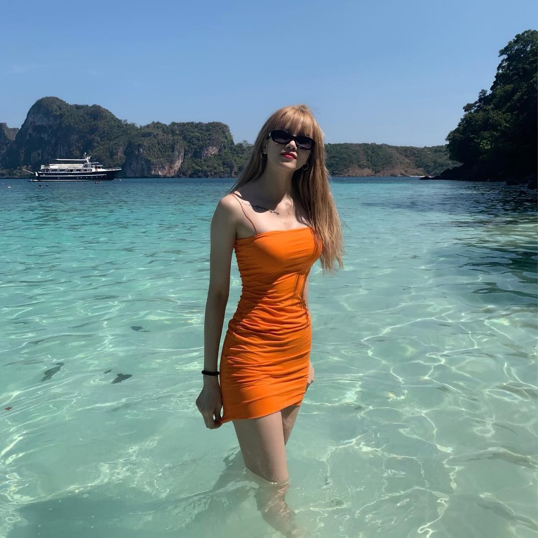 Thieu Bao Tram dien do hang hieu anh 7