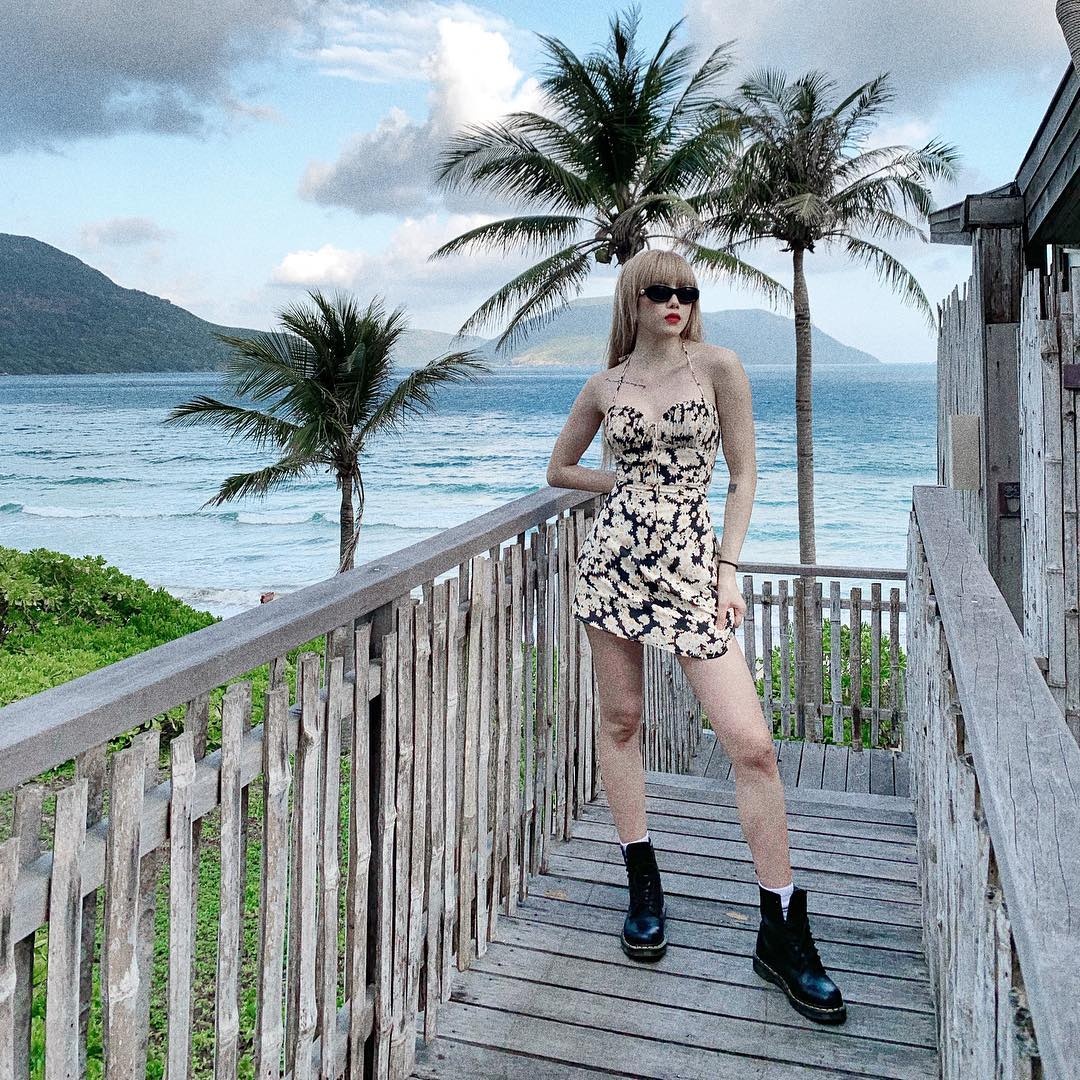 Thieu Bao Tram dien do hang hieu anh 8