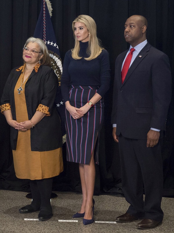 Phong cach thanh lich cua Ivanka Trump anh 11