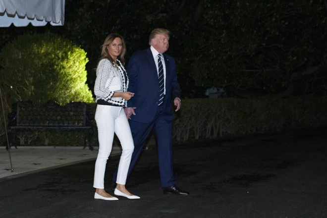 Trang phuc cong du cua Melania va Ivanka anh 2