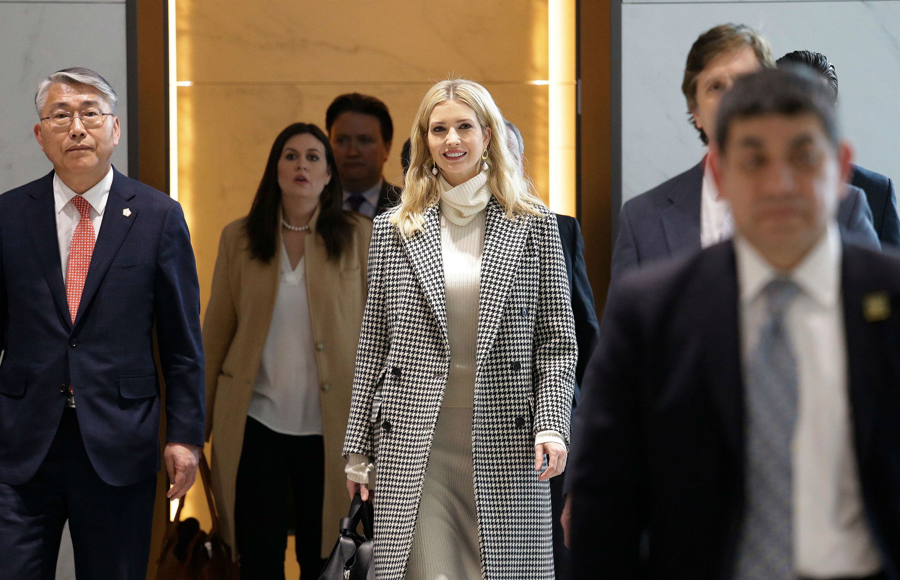 Trang phuc cong du cua Melania va Ivanka anh 9