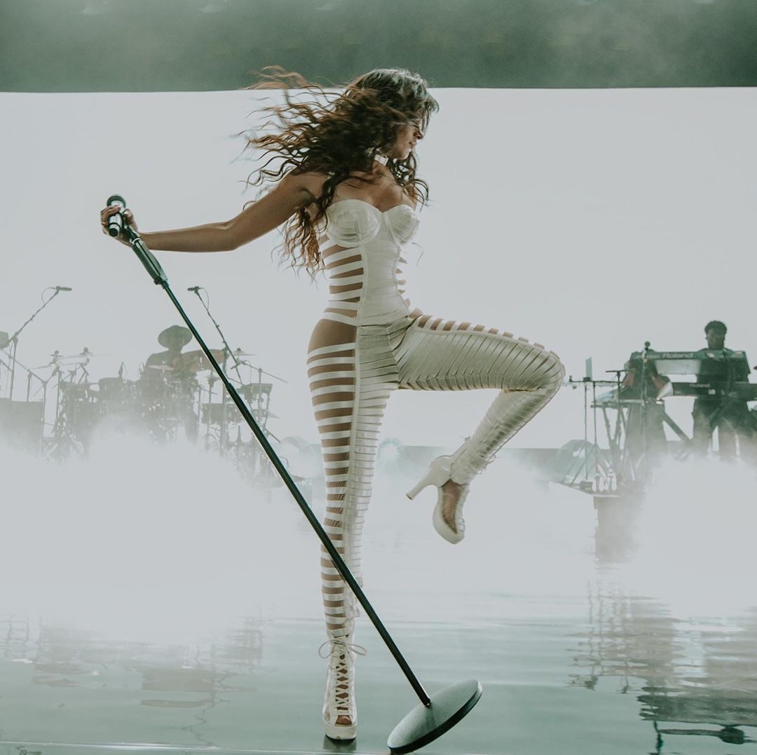 Trang phuc ton dang cua sao anh 8