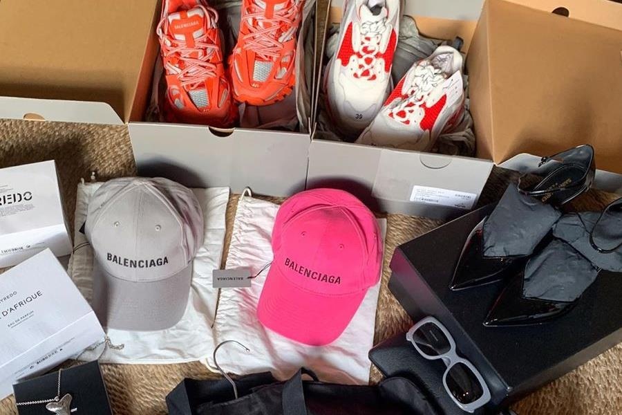 Boc gia loat do hieu Ky Duyen va Minh Trieu vua mua sam o chau Au hinh anh