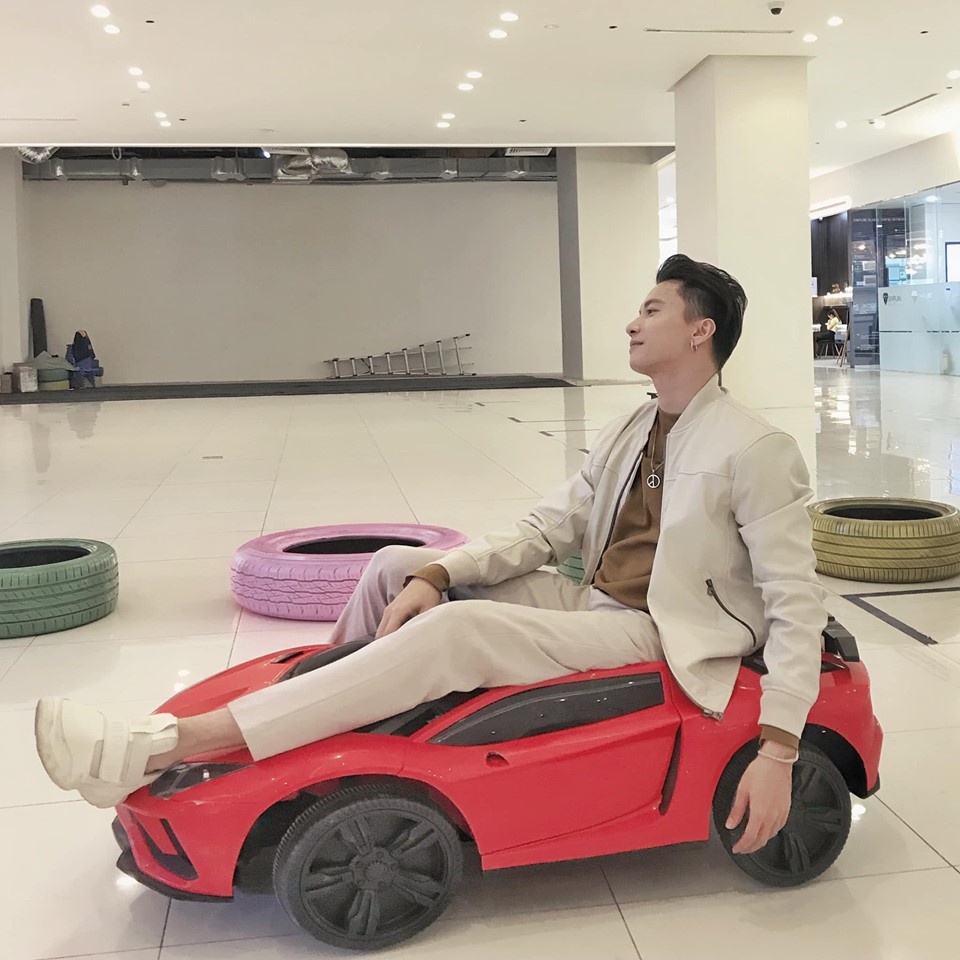 Đen Vâu mặc đồ màu sắc ảnh 4 Den Vau mac do mau sac anh 4