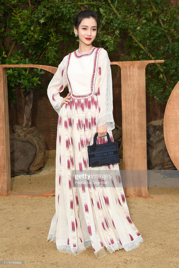 Sao Hoa Ngu mac do kem xinh tai Fashion Week anh 6