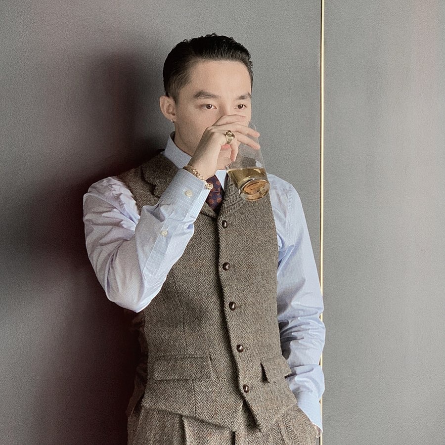 Son Tung mac suit chin chu anh 2