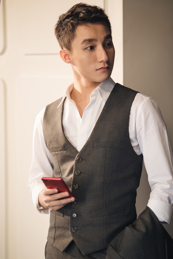 Son Tung mac suit chin chu anh 4