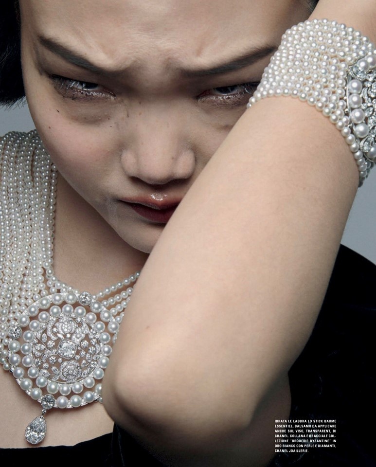 Nguoi mau khoc tren tap chi anh 2