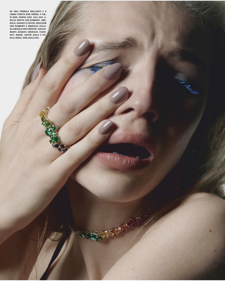 Nguoi mau khoc tren tap chi anh 4