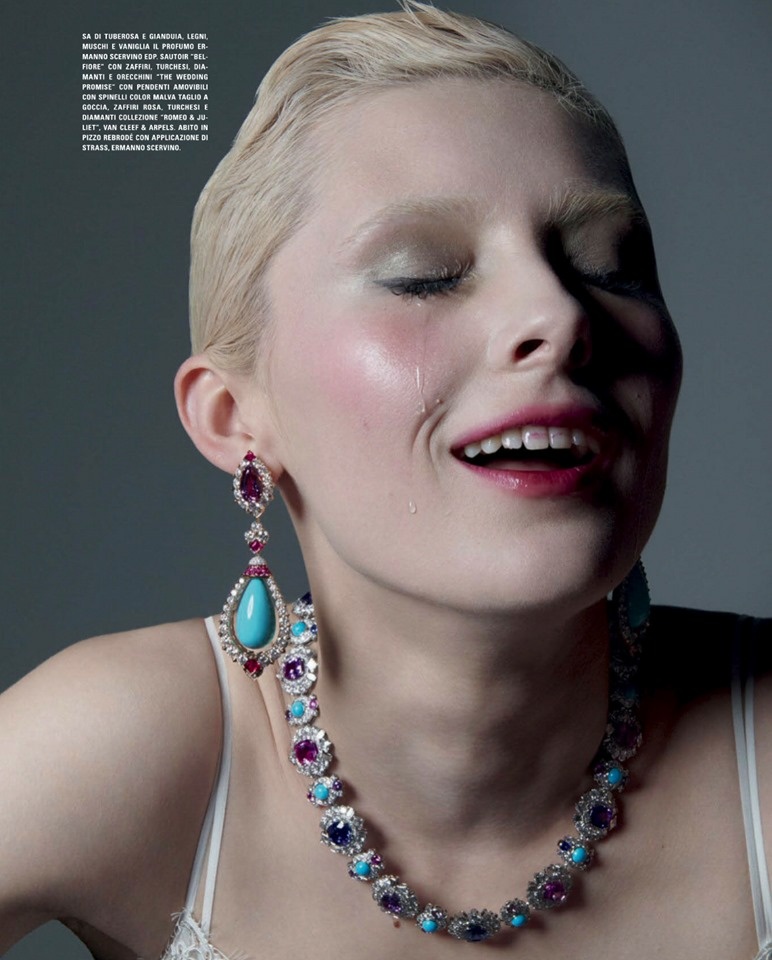 Nguoi mau khoc tren tap chi anh 5