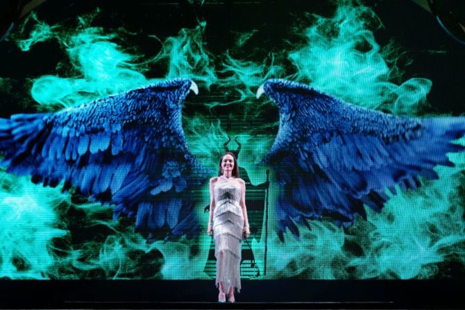 Nhung bo vay an tuong cua Angelina Jolie anh 1