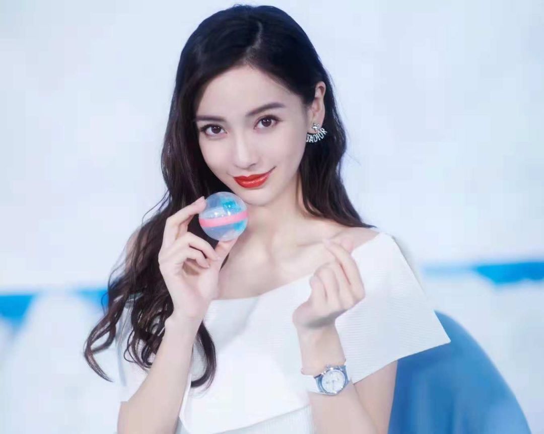 Angelababy khoe da trang anh 4