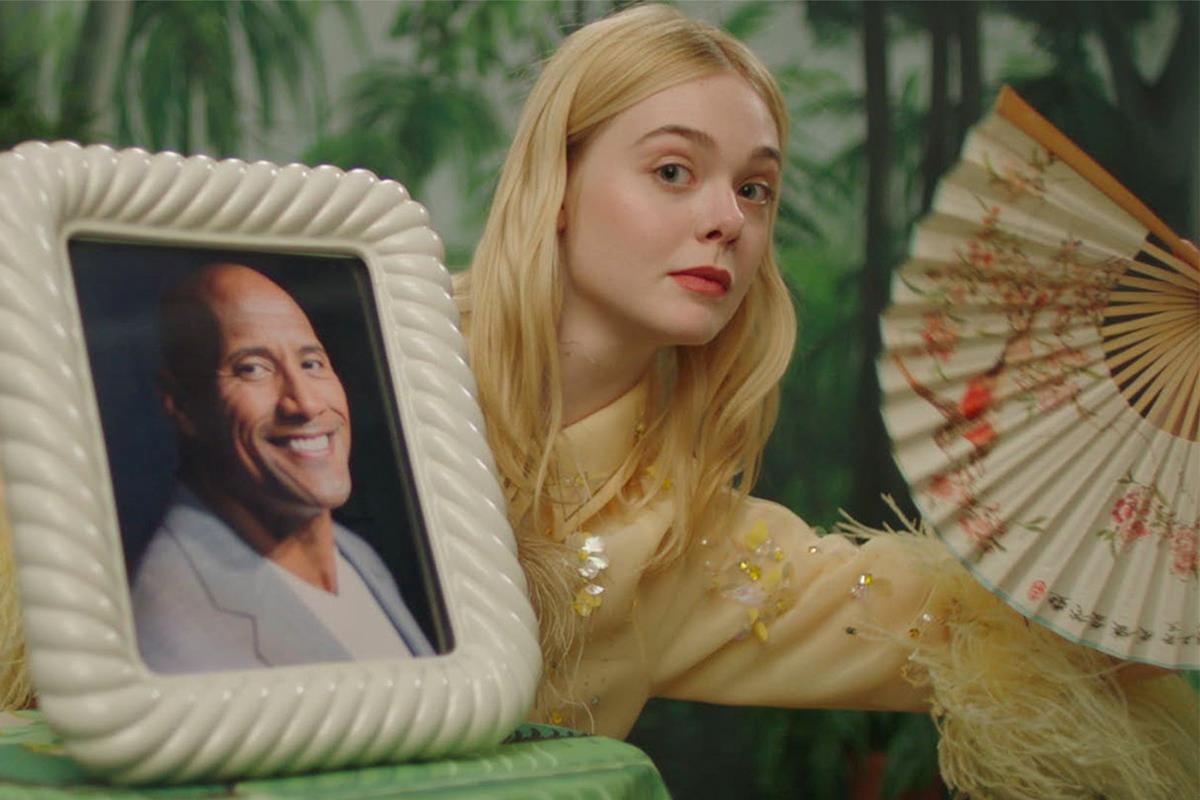 Cong chua Aurora dien xuat hai huoc tren tap chi Vogue hinh anh