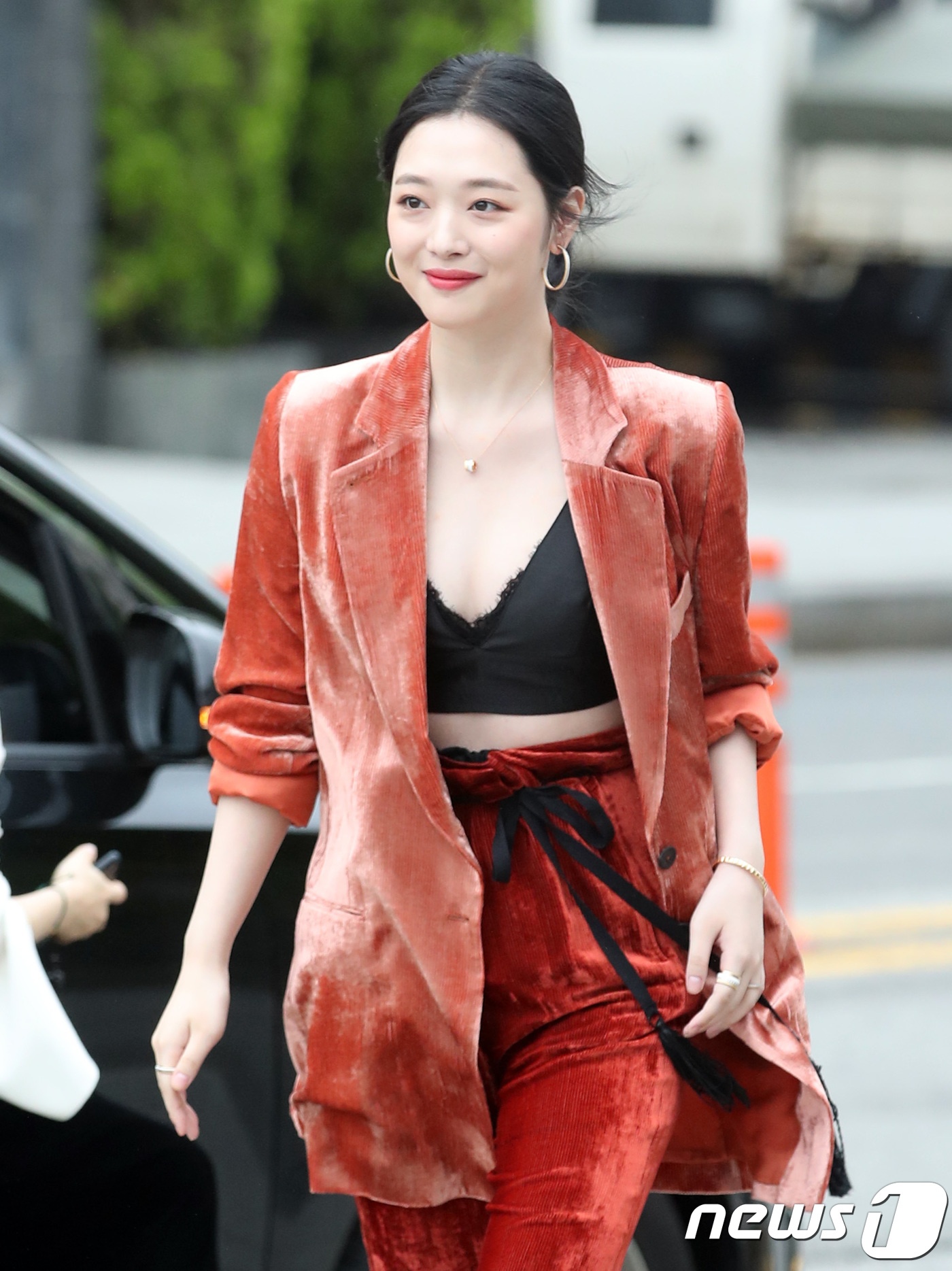 Sulli xuat hien xinh dep anh 7