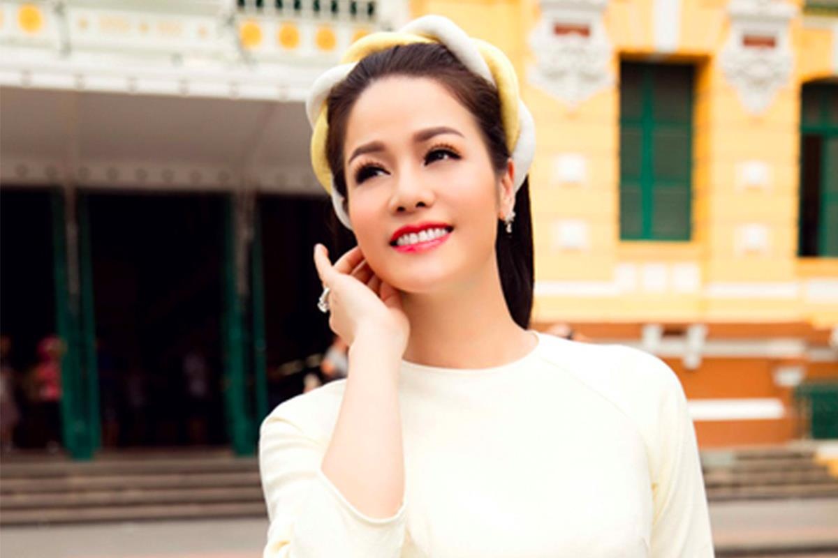 Nhat Kim Anh dien ao dai, khoe giong hat ngot ngao hinh anh