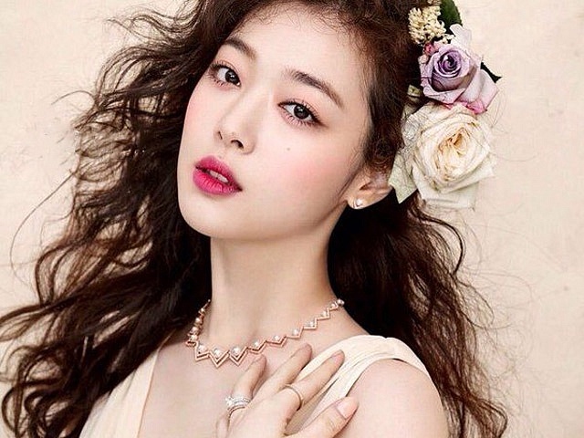 Vẻ đẹp khác biệt của Sulli  ảnh 1 Ve dep khac biet cua Sulli anh 1