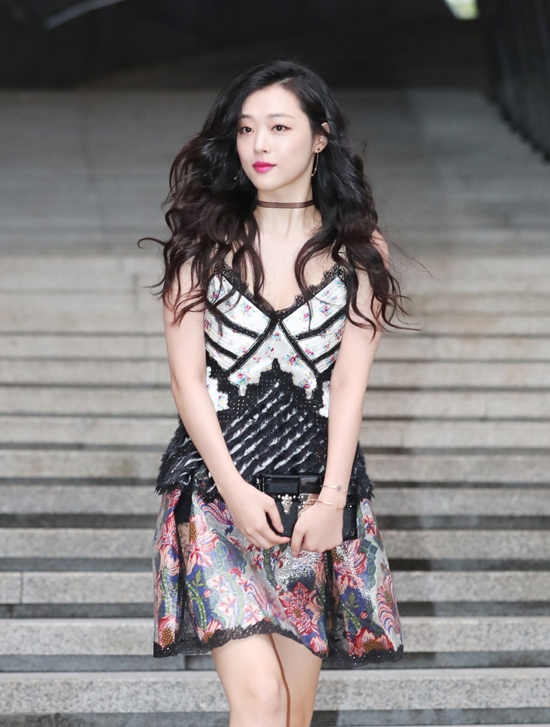Vẻ đẹp khác biệt của Sulli  ảnh 8 Ve dep khac biet cua Sulli anh 8