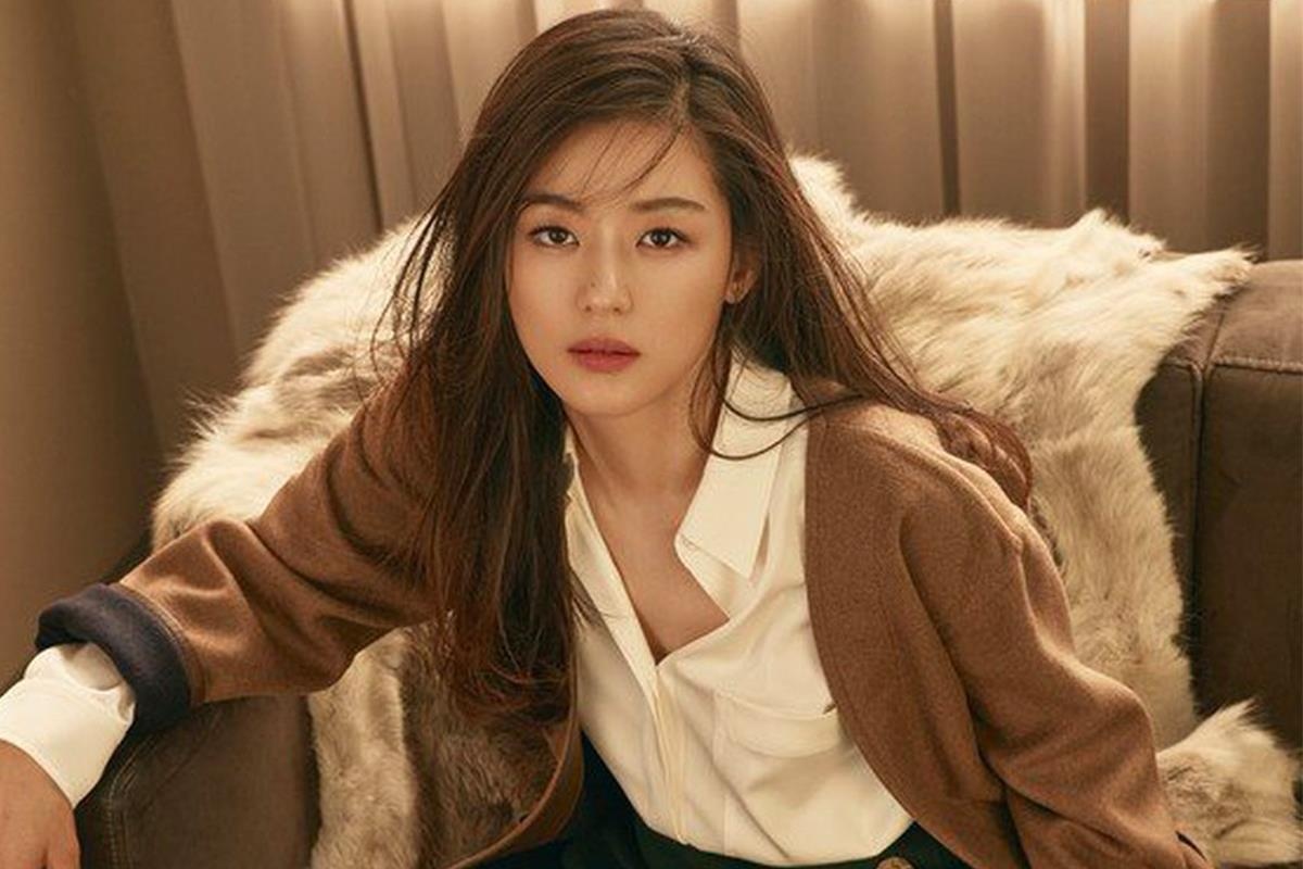 Jun Ji Hyun duoc khen than thai thu hut trong thuoc phim thoi trang hinh anh