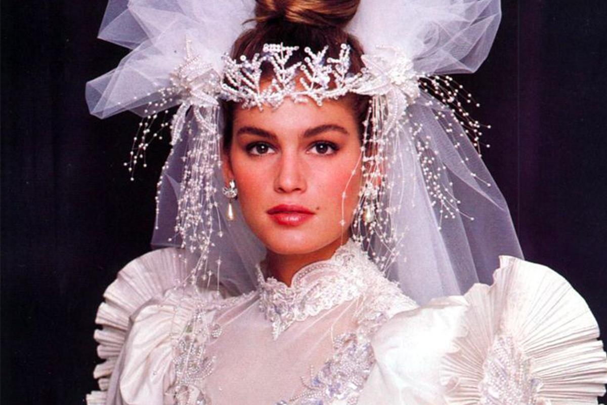 Trang suc cuoi da thay doi the nao tu xua den nay? hinh anh