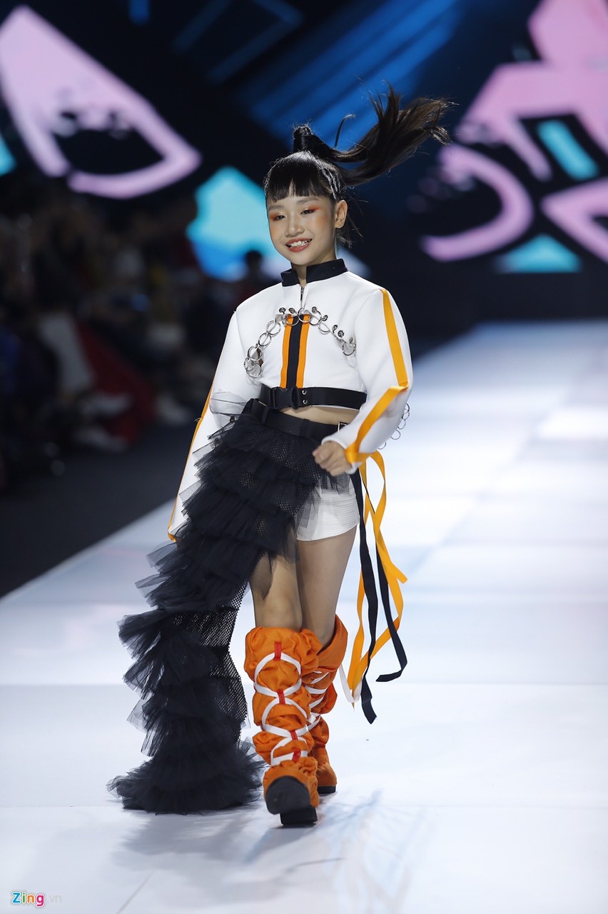 Be khiem khuyet trinh dien thoi trang anh 13