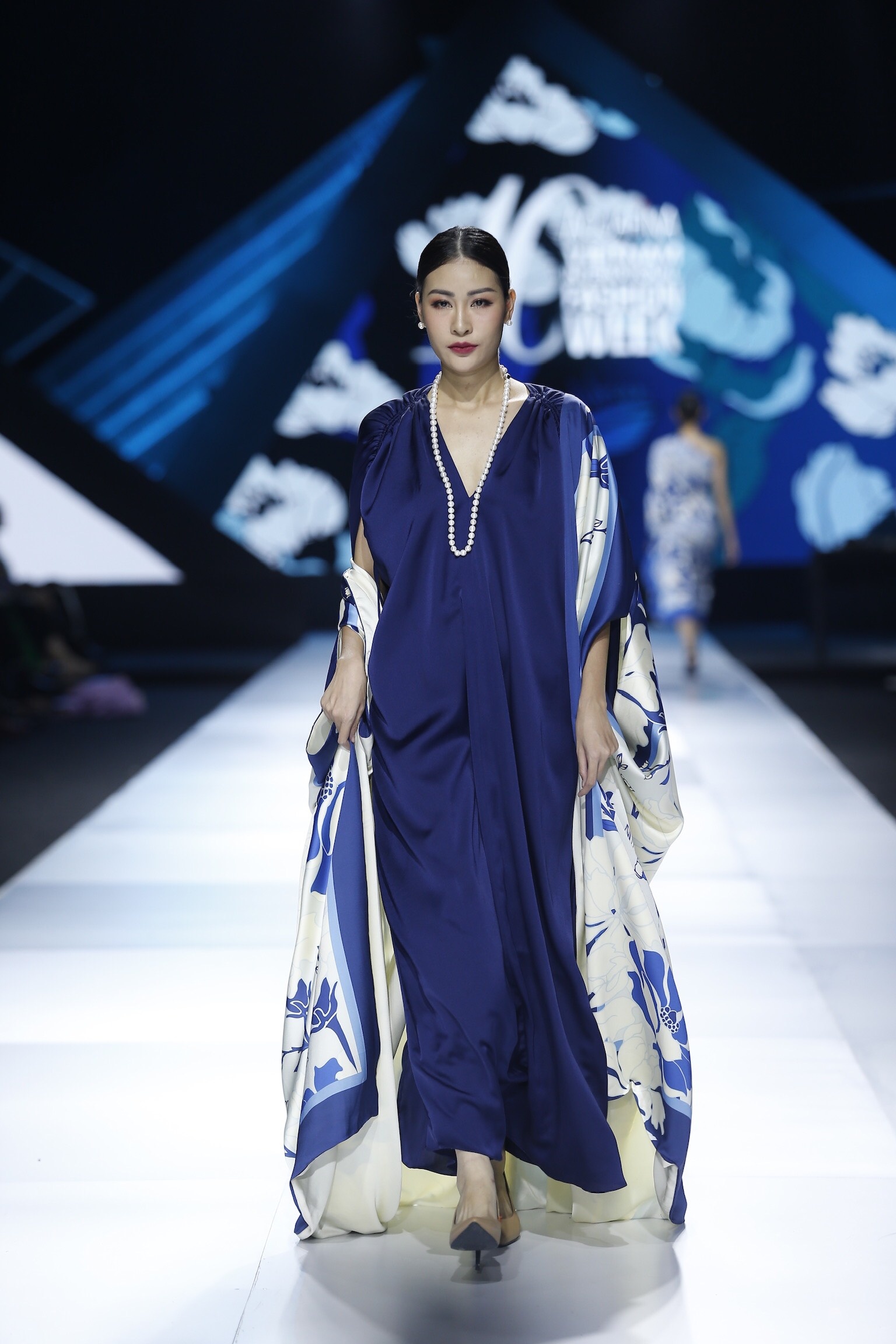 Show diễn thời trang tại AVIFW 2019 ảnh 11 Show dien thoi trang tai AVIFW 2019 anh 11