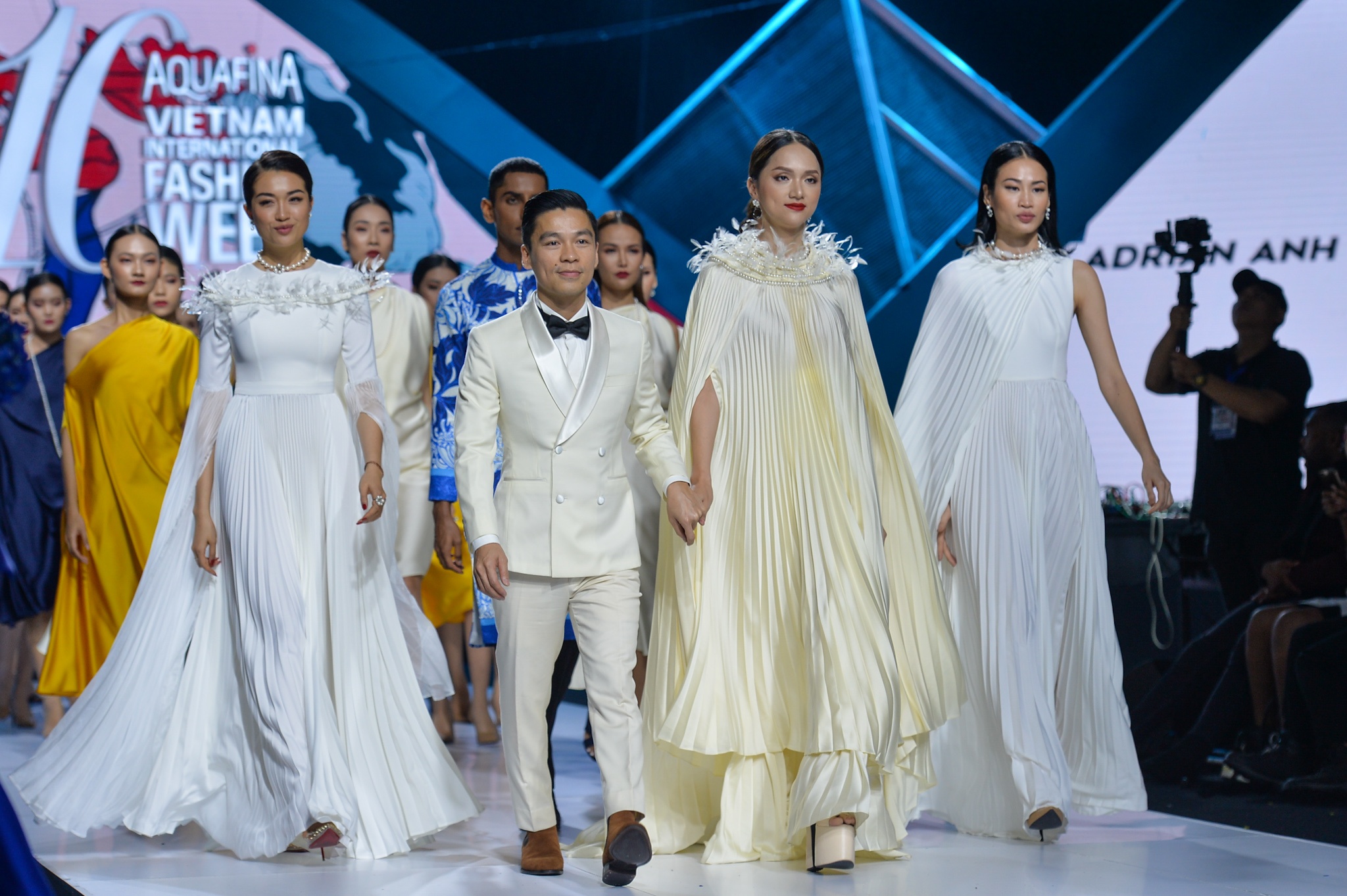 Show diễn thời trang tại AVIFW 2019 ảnh 1 Show dien thoi trang tai AVIFW 2019 anh 1