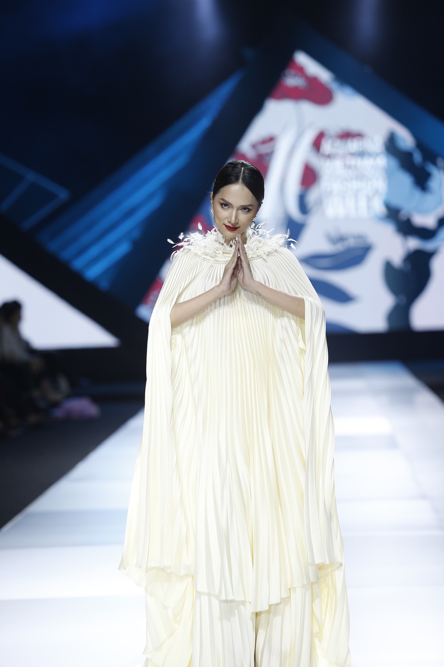 Show diễn thời trang tại AVIFW 2019 ảnh 2 Show dien thoi trang tai AVIFW 2019 anh 2