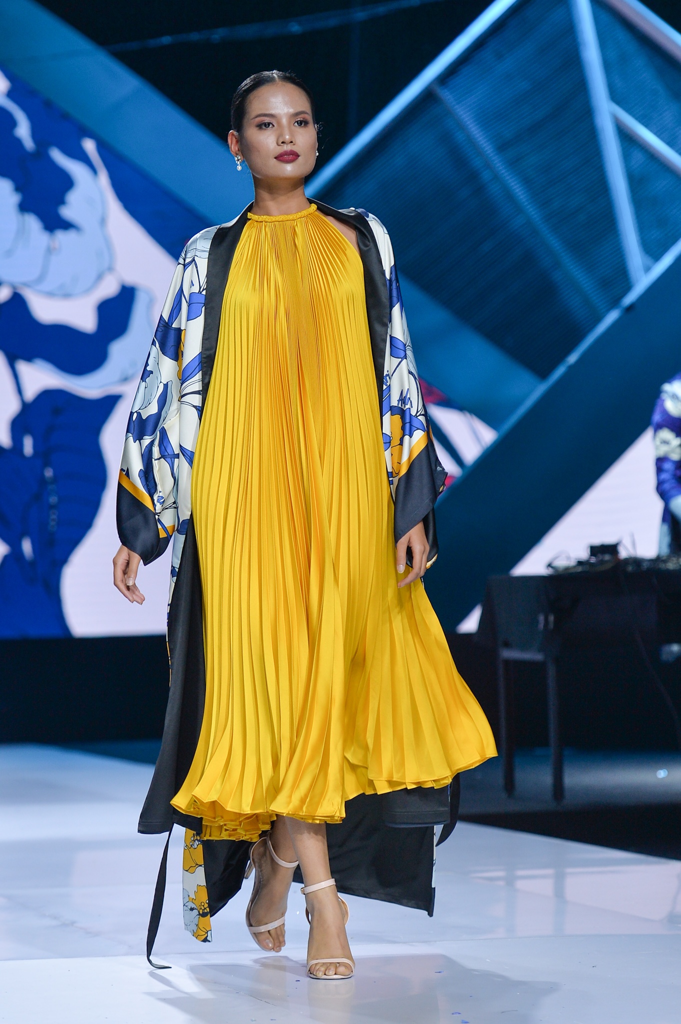 Show diễn thời trang tại AVIFW 2019 ảnh 6 Show dien thoi trang tai AVIFW 2019 anh 6