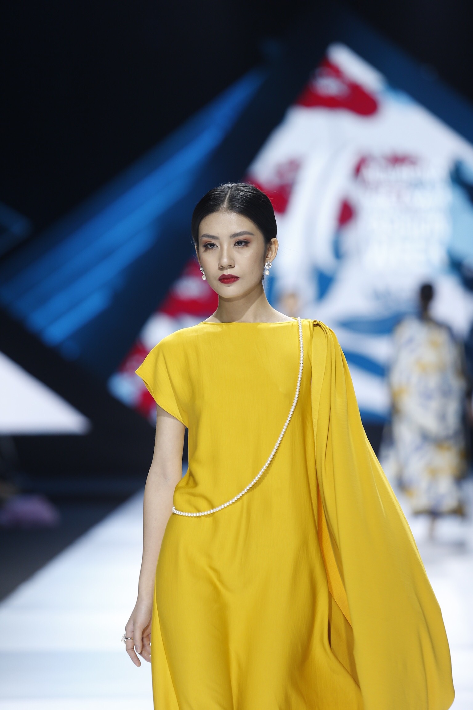 Show diễn thời trang tại AVIFW 2019 ảnh 7 Show dien thoi trang tai AVIFW 2019 anh 7